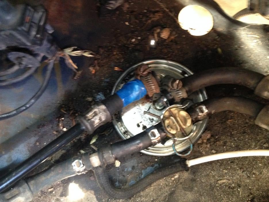 Changing flexible fuel line next to filter. VW T4 Forum VW T5